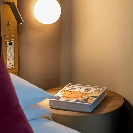 Hotel Canada-2