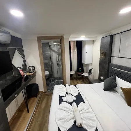 La Pazza Suites-3