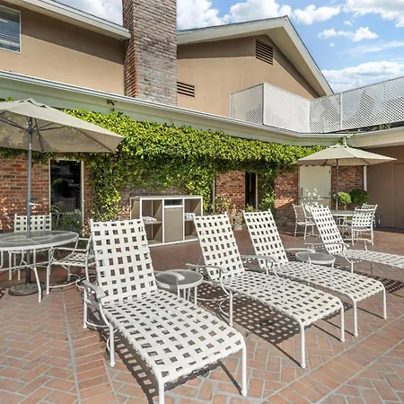 Best Western Plus Carriage Inn-2