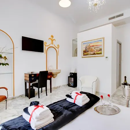 Queen Palace Suites-2