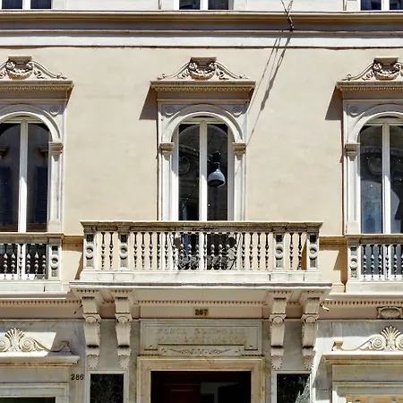 Amazing Piazza Venezia Suites-2