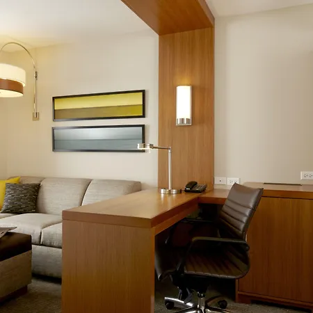 Hyatt Place Calgary Airport-2
