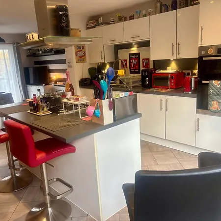 4 Bed Townhouse With Spectacular Views 4 Miles From Cardiff 10Min Drive Or Train Journey To City Centre-3