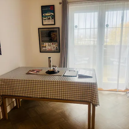 4 Bed Townhouse With Spectacular Views 4 Miles From Cardiff 10Min Drive Or Train Journey To City Centre-2