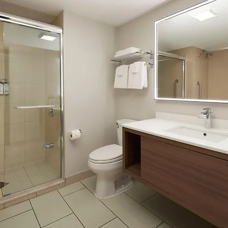 Holiday Inn & Suites Montreal Airport By Ihg-2