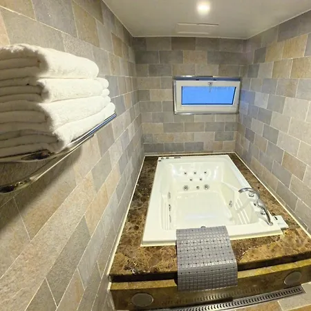 Friendly Dh Naissance Hotel By Mindrum Group-3