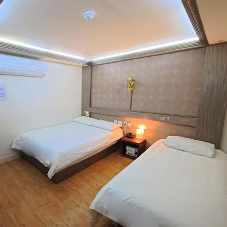Friendly Dh Naissance Hotel By Mindrum Group-2