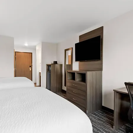 Clarion Pointe Milwaukee Airport-2