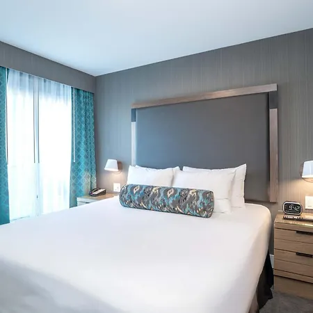 Sandman Signature Ottawa Airport Hotel-3