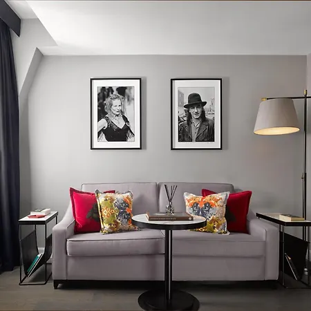 The Trafalgar St James London Curio Collection By Hilton-3