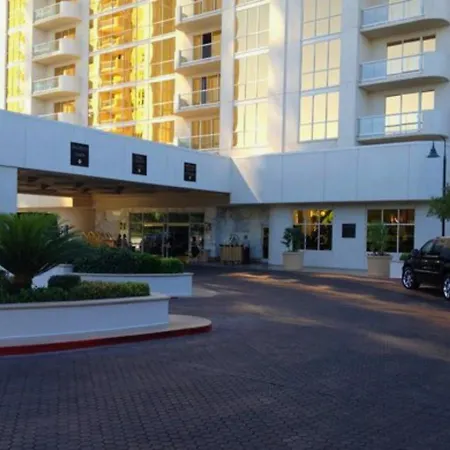 Mgm Signature Deluxe Balcony Strip View Suite-3