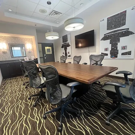 Hilton Garden Inn Montreal Airport-2