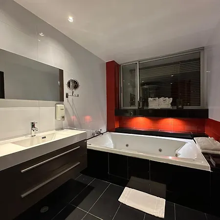 Hotel Suites 108-2