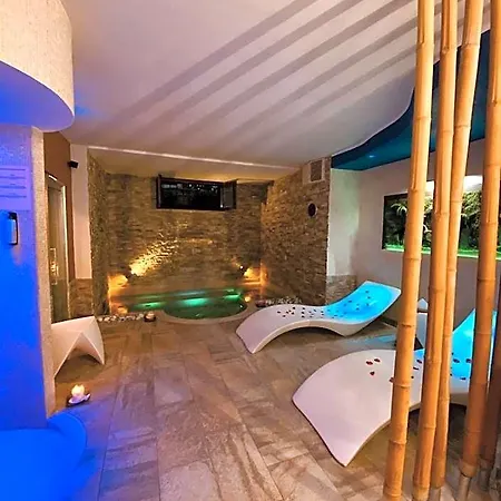 Aurelia Garden Gold B&B-2