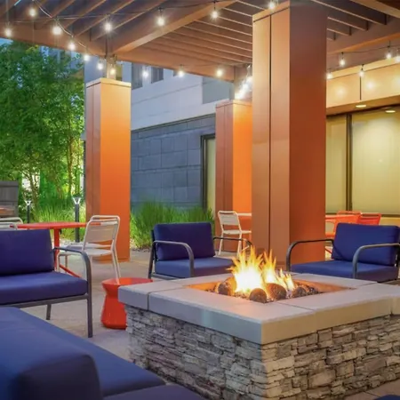Home2 Suites By Hilton Milwaukee Airport-3