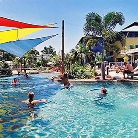 Summer House Cairns-3