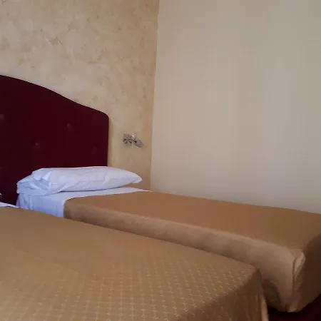Clodio Rooms-3