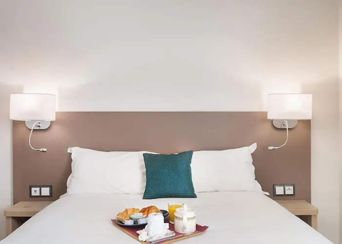 Courcelles Mederic Hotel Paris