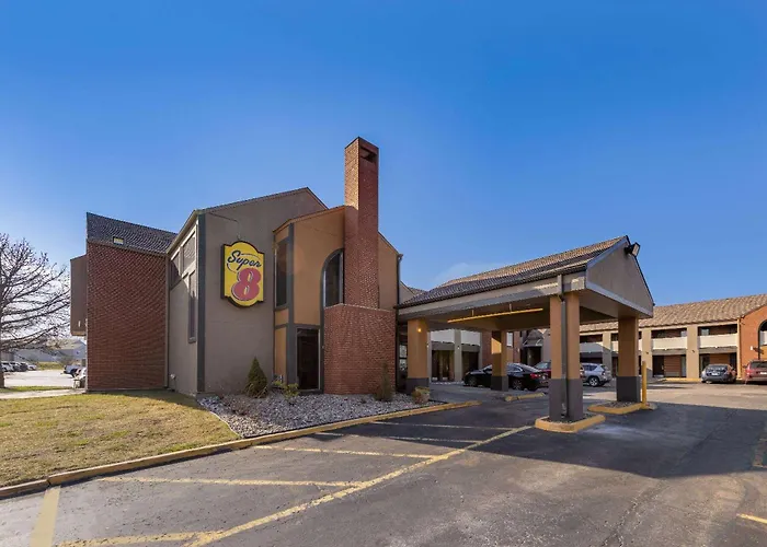 Super 8 By Wyndham Kansas City Airport North