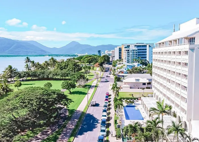Cairns Harbourside Hotel