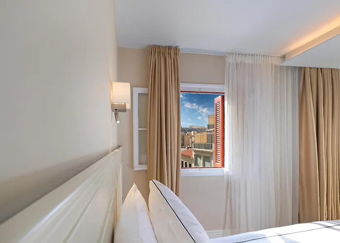 Vrachos Athens Suites