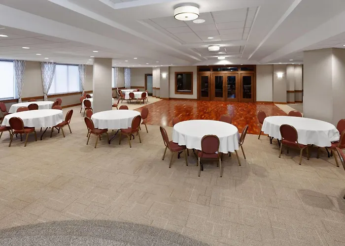 Ramada By Wyndham Milwaukee Hotel