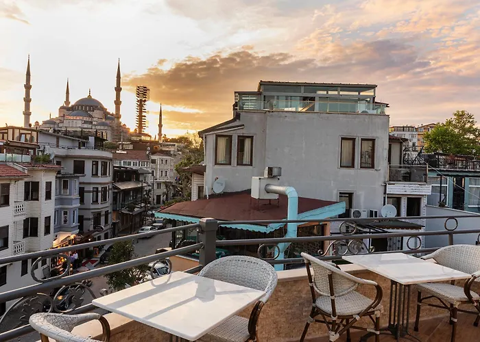 Azade Premier Istanbul Hotel & Steps From Hagia Sophia
