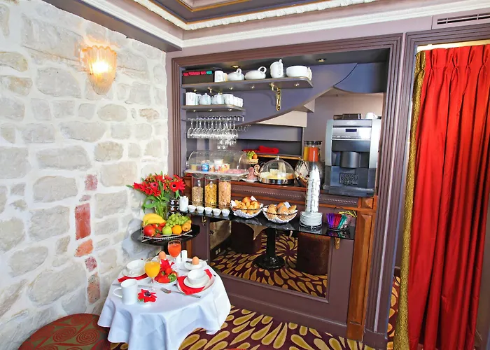 Hotel Du Beaumont Paris