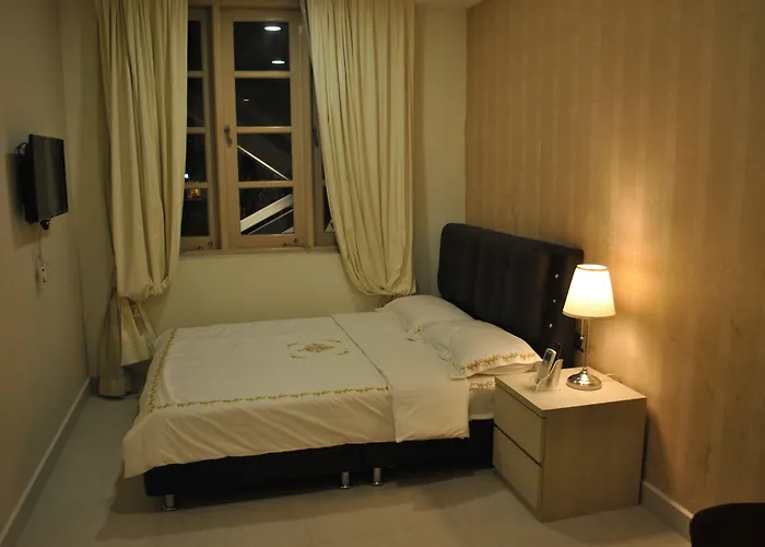 Jayleen Clarke Quay Hotel Singapore