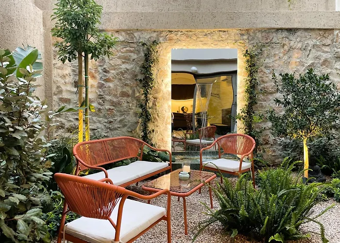 The Nixon Luxury Suites And Apartment Hotel Athens