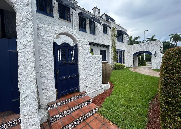 Young Mansion Steps To The Beach Hollywood
