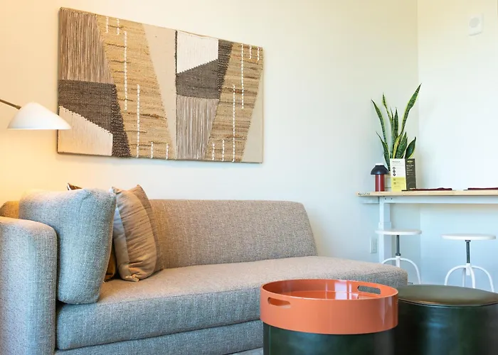 Scout Living Pcm - Placemakr Atlanta, Apartments By Hilton