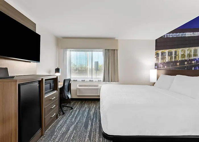 Clarion Pointe Milwaukee Airport Hotel