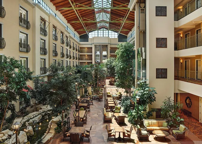 Woolley'S Classic Suites Aurora