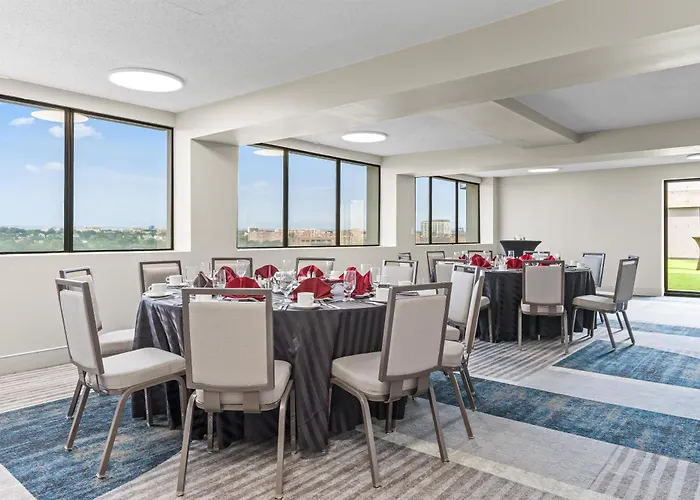 Hilton Arlington National Landing Hotel